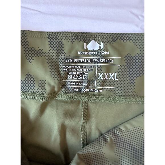 Wodbottom NWT Women’s Green Reflective Camo Workout shorts - size XXXL - Picture 3 of 6